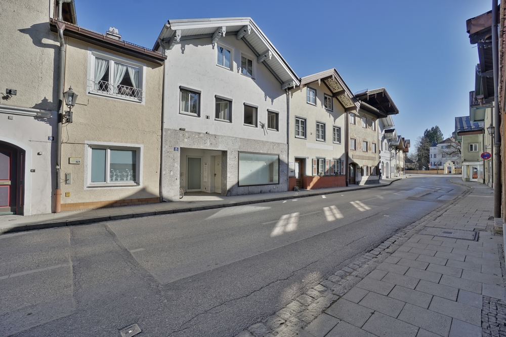 DSC05544_5_6 Ausenansicht des Mehrfamilienhauses Straßenseite