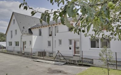 DE, Karlsfeld, WehrstaudenstraßeDas Familienensemble Wehrstaudenstraße