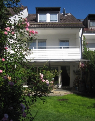 DE, München, TaufkirchenFamilien(t)räume: Reihenhaus