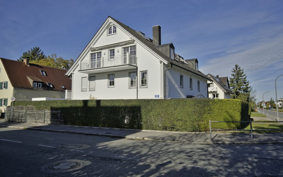 DE, Muenchen, EbereschenstraßeNeu renoviert – Sonnig – luftige Galeriewohnung