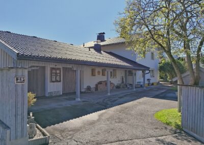 der Anbau mit den 2 Garagen
