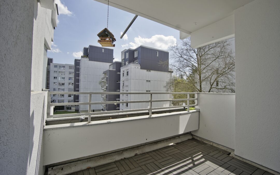 DE, Ottobrunn, Virchowstraße 16„Selbst renovieren, kräftig sparen“